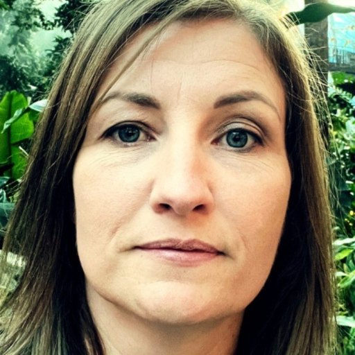 Dr Eileen Pretorius