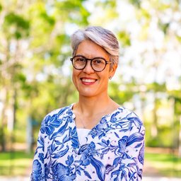 Dr Juliana Peloche